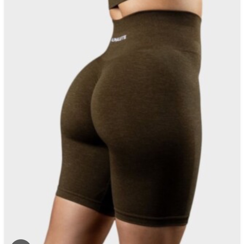 Alphalete Amplify Biker Shorts